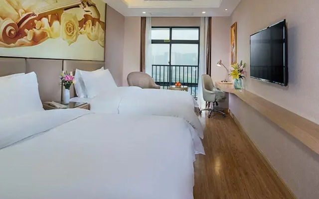 Vienna Hotel Nanning Xiangsi Lake University Town Branch