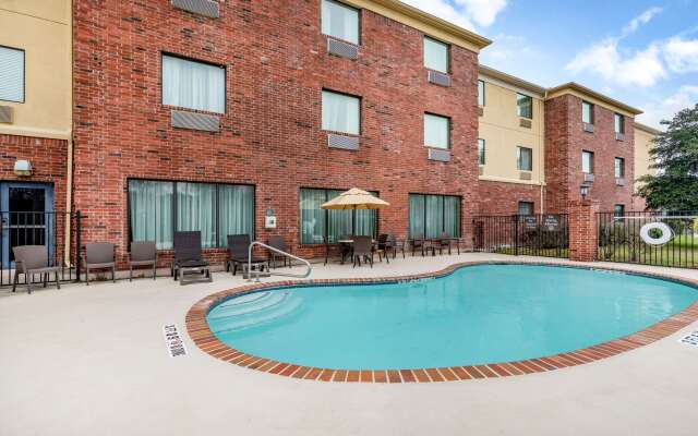 Comfort Suites
