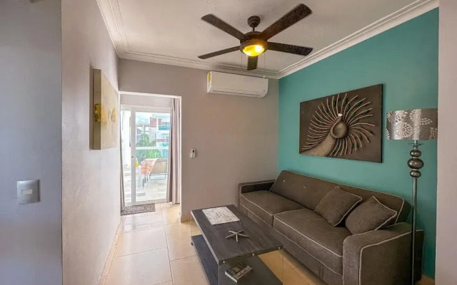 Incredible 3 BR Penthouse w BBQ Jacuzzi