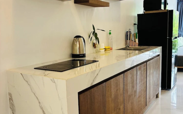 Hillside Haven-Luxury Room