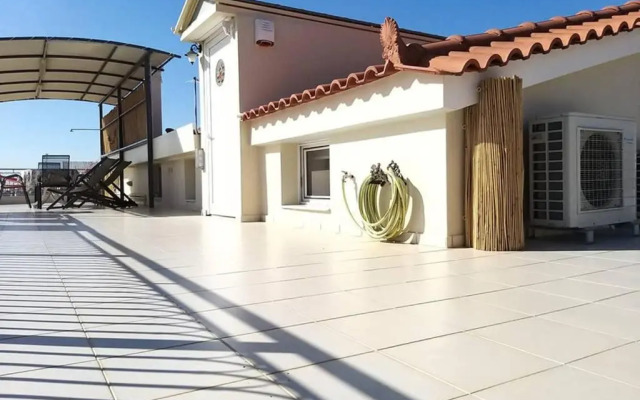 New independent loft, 360⁰ view, 5' beach/center