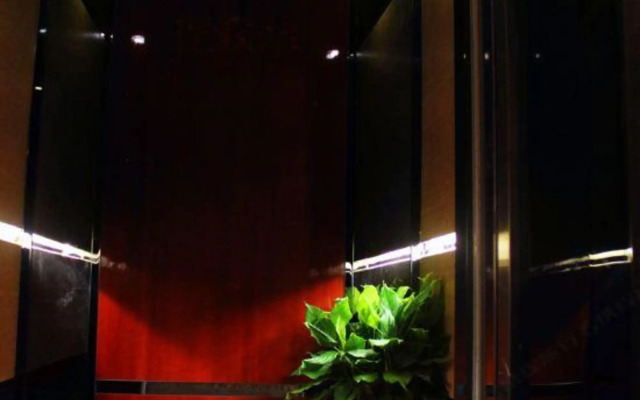 Earl Holiday Inn (Wuhu High speed Railway Station Tianmenshan Road Subway Station Store)