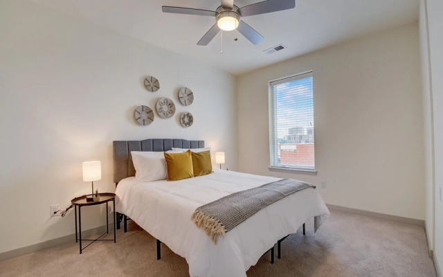 FRONTDESK Main & Clay Apts Butcḣertown Louisville