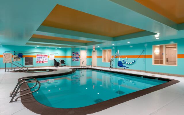 Holiday Inn Express & Suites Lathrop by IHG