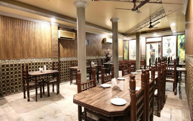 Hotel Sallow International