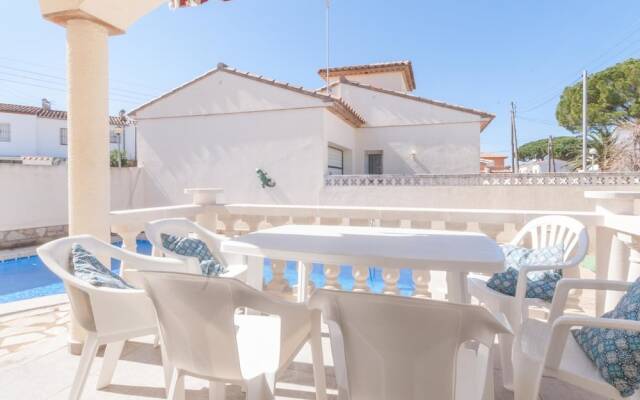Luxury Apartment With Private Pool in L'escala Catalonia