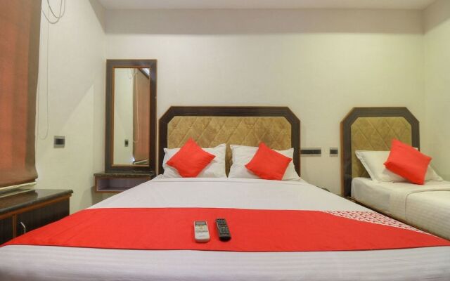 OYO 15948 Hotel Srees