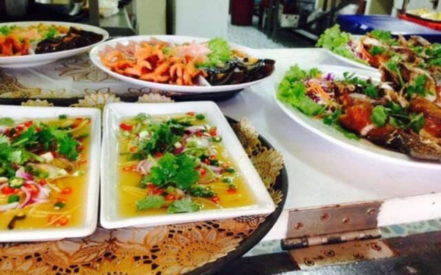 Thanasiri Hotel & Resort