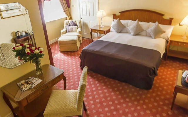 TF Royal Hotel