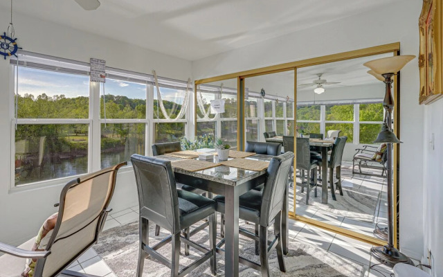Updated Branson Condo w/ Lake Taneycomo Views!