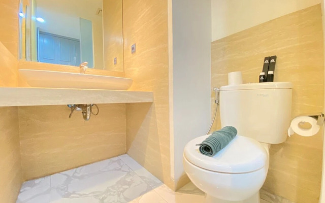 Modern Studio Room With Jacuzzi At Art Deco Apartment