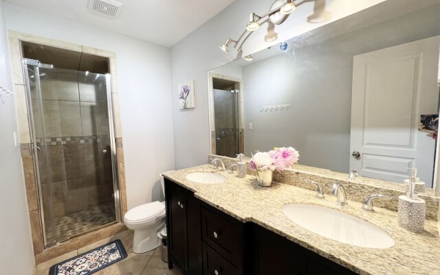 Vacation home beside the trails and Park