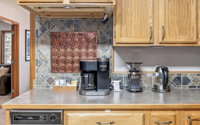 All Seasons River Inn