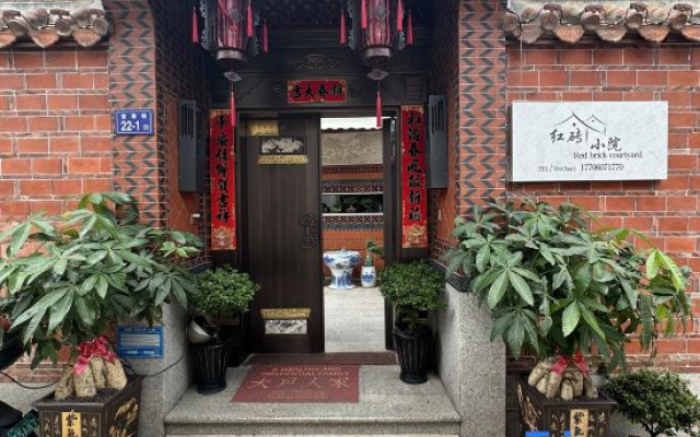 Red Brick Courtyard Homestay