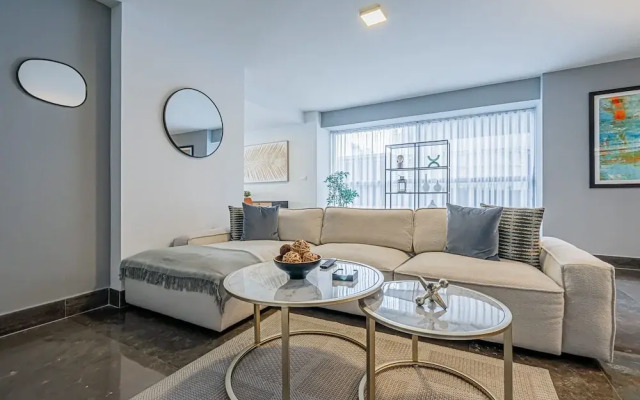 w Majestic 2BR w Perfect Balcony in YOO