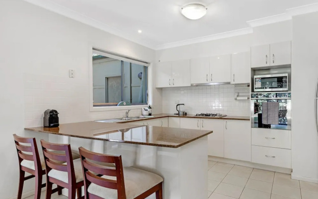 Kozyguru | Westleigh | 4 Bed Room | Free Parking