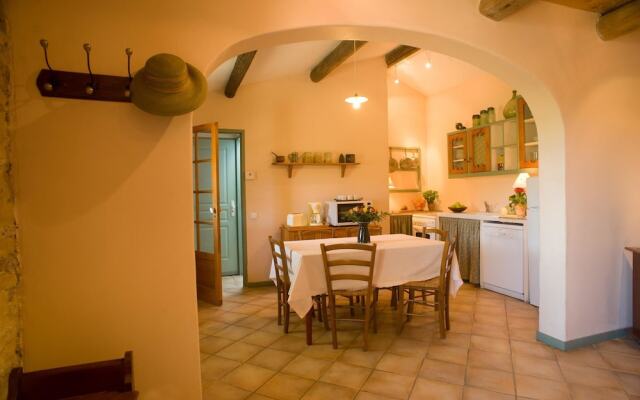 House With 2 Bedrooms in Grans, With Pool Access and Furnished Garden