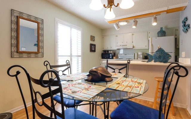 Quiet Condo ~ 10 Mi to Dtwn Pensacola