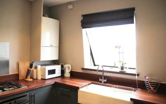 Modern and Stylish 2 Bedroom Flat in Notting Hill