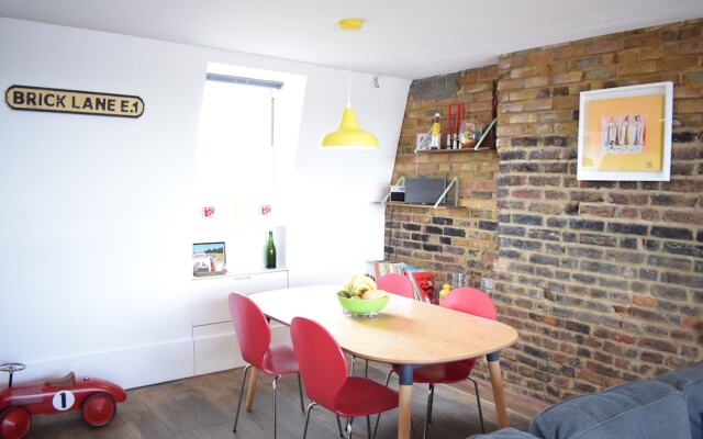 2 Bedroom Rooftop Flat In Central London