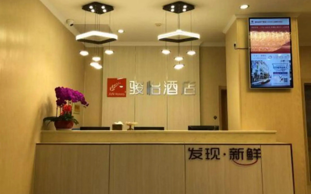 Junyi Chain Hotel (Gulou Yuhuangge North Street)