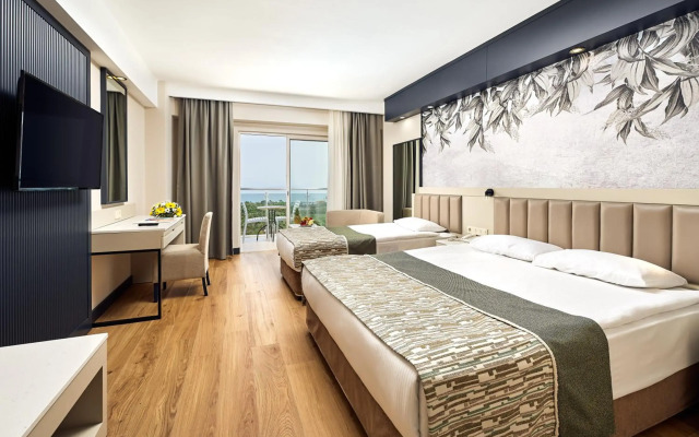 Seaden Sea World Resort & Spa