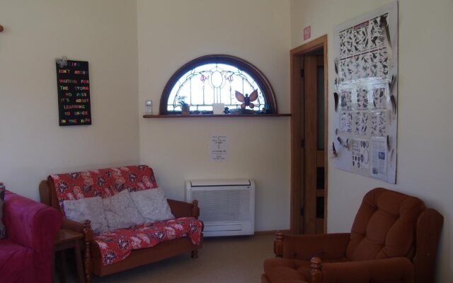 Surat Bay Lodge & Backpackers Hostel