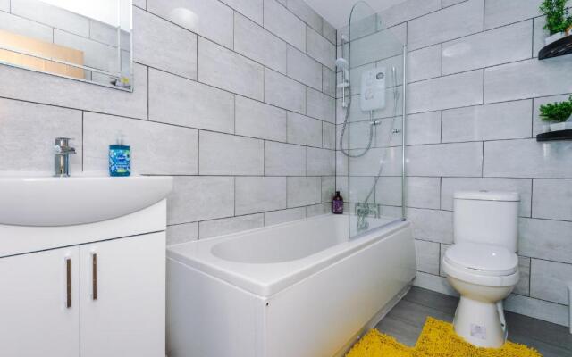 Stylish 4 bed home close to Manchester City centre