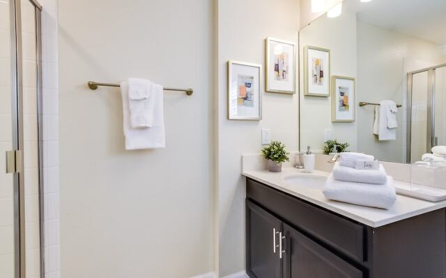 5 Bedroom 4 Bathroom Storey Lake