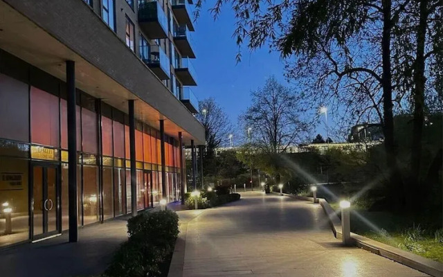 Dartford Apartment - Sleeps 3 - Central Stay