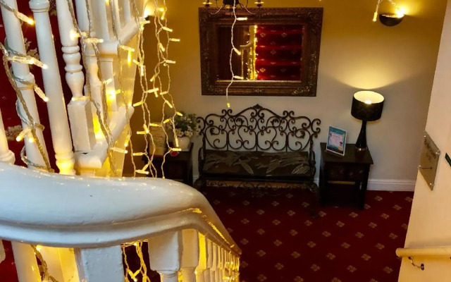 Old Rose and Crown Hotel