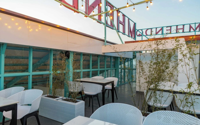 Mhendo Hotel & Studio Suites