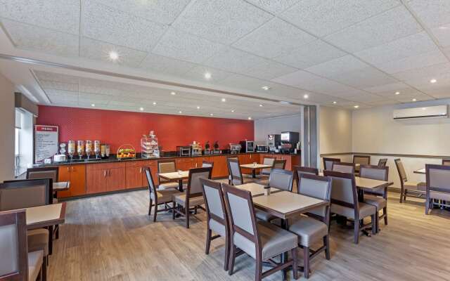 Best Western Plus Burlington Inn & Suites