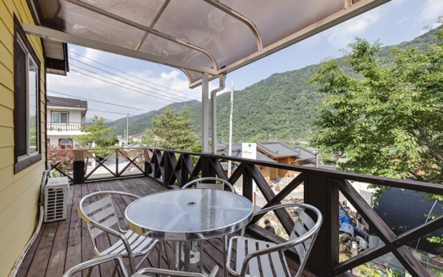 Danyang Sagyejeol Punggyeong Pension