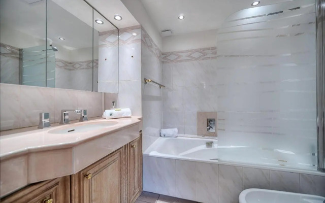 IMMOGROOM - 2 BR - Air conditioning - Wifi - Terrace - Common parking