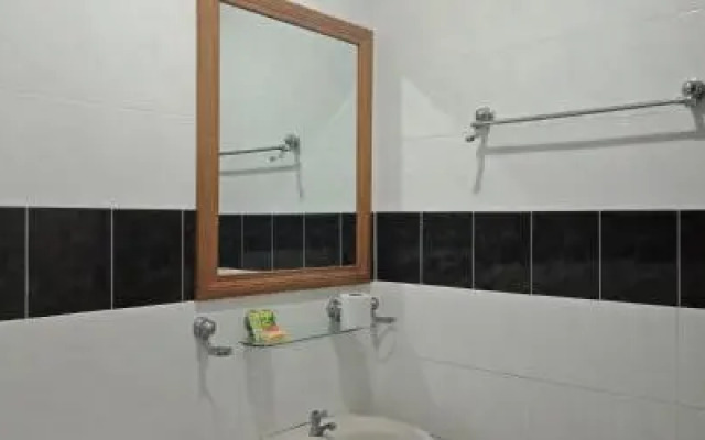 The Upper Deck Hotel