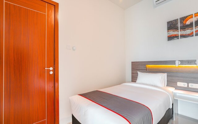 Super Oyo Collection O 16 Vittoria Residence