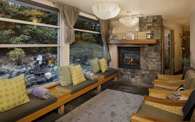 Chrysalis Inn & Spa Bellingham, Curio Collection by Hilton