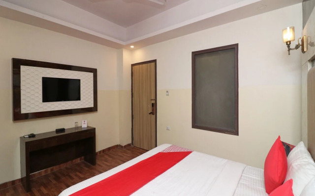 OYO 26161 Plazzo Inn