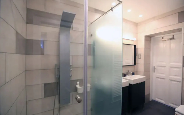 Paulay Central Top Suite