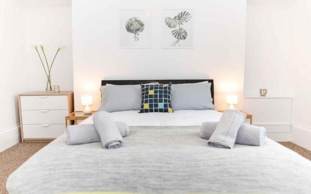 Stafford Modern Apartment