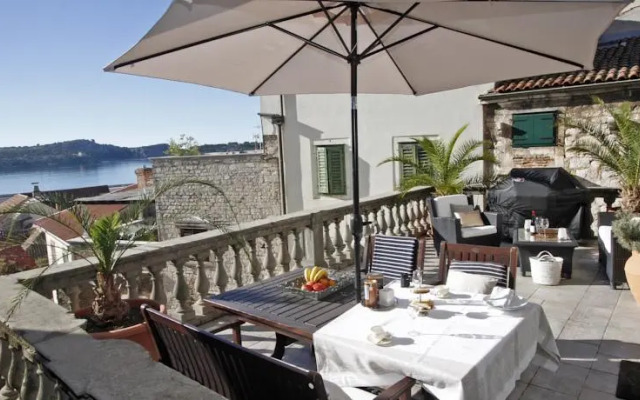 Grand Terrace Sea View Apartments