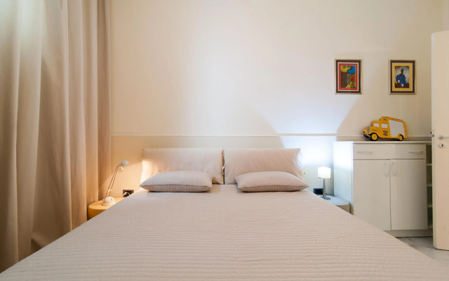 Spacious Villa with Pool and Jacuzzi