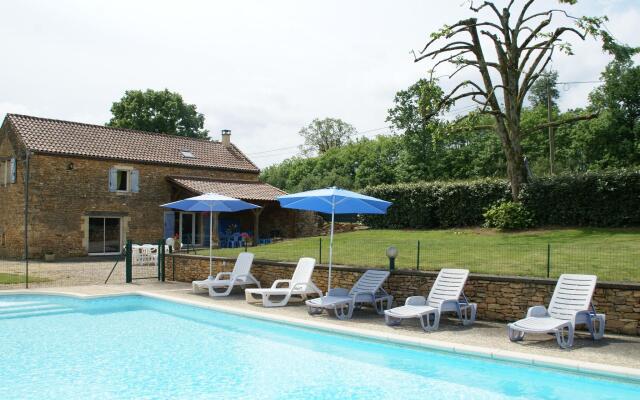 Beautiful Holiday Home with Pool in Saint-Pompont