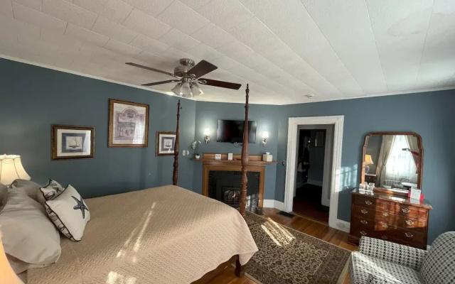 Saltair Inn Waterfront B&B