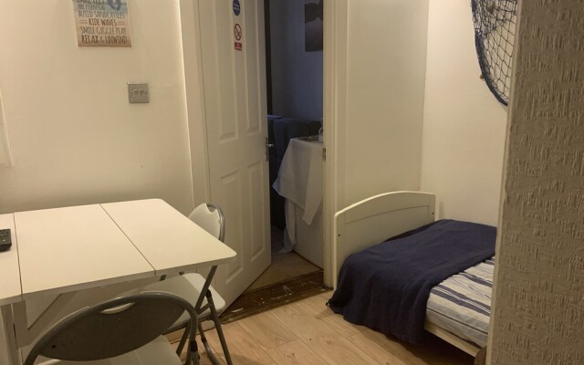 Compact Suite, 3 min From Beach - Inc Breakfast
