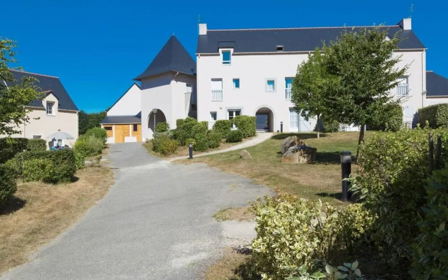Semi-detached holiday home in beautiful historic Brittany