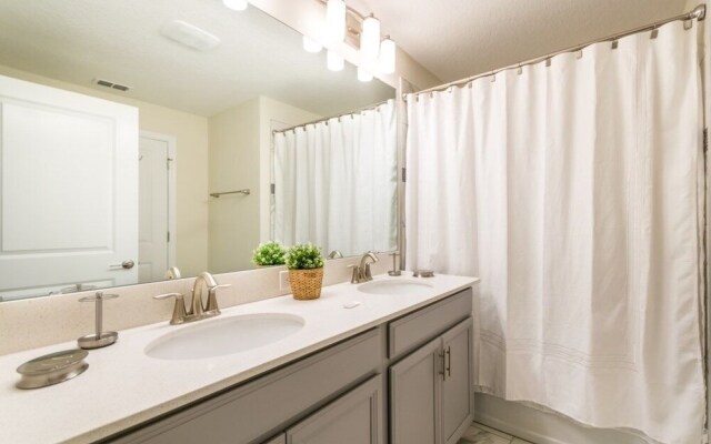 4 Bed Storey Lake Resort With Lazy River 4 Bedroom Townhouse by RedAwning