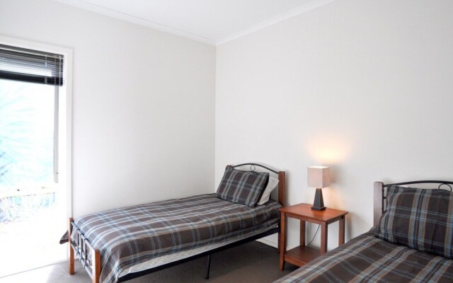 Flying Colours - Free Wifi!