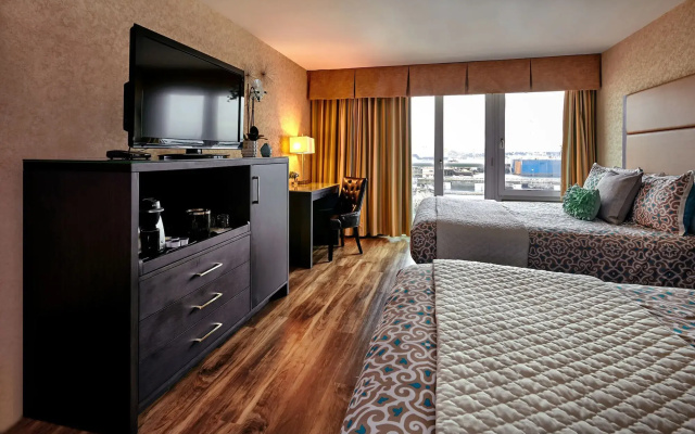 Coast Lonsdale Quay Hotel